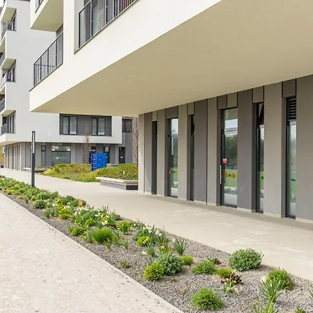 Apartmán Modern With Ac, Balcony & Free Parking