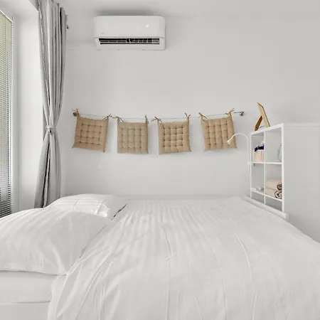 Modern With Ac, Balcony & Free Parking Apartmán