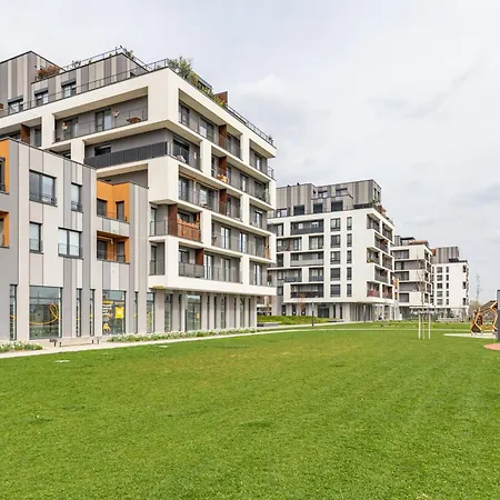 Modern With Ac, Balcony & Free Parking