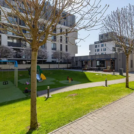Modern With Ac, Balcony & Free Parking Apartmán