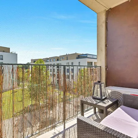 Modern With Ac, Balcony & Free Parking *