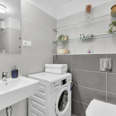 Modern With Ac, Balcony & Free Parking Bratislava