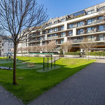 Modern With Ac, Balcony & Free Parking
