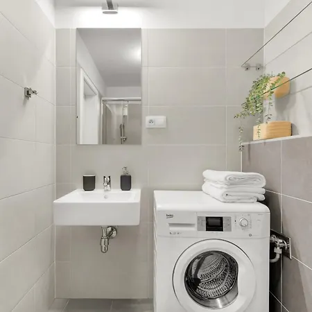 Modern With Ac, Balcony & Free Parking Bratislava