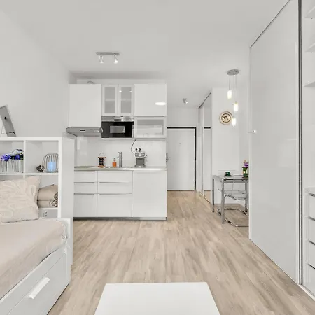 Modern With Ac, Balcony & Free Parking Bratislava